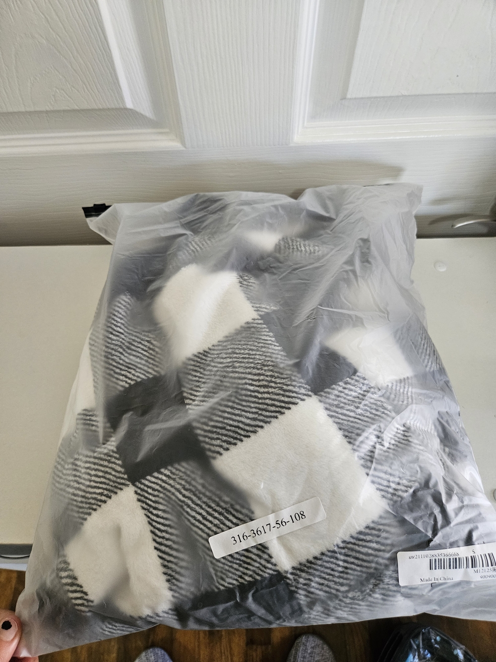 SHEIN Cozy Black & White Cropped Plaid Jacket - Picture 4 of 5